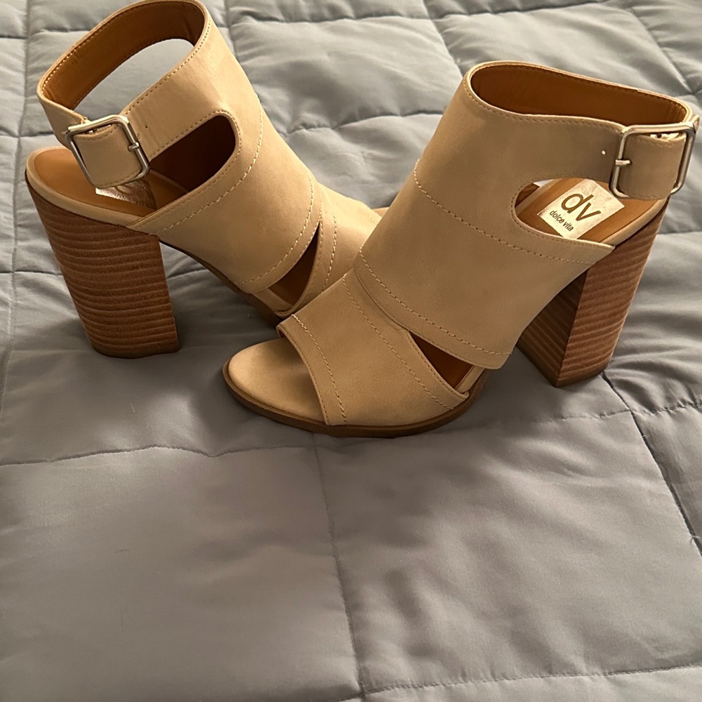 DV by Dolce Vita Women's Cream Peep-Toe Block Heels